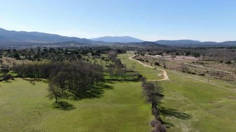 Flight in the royal glen in the tietar valley 스톡 동영상 208851005