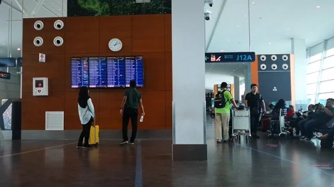 Flight schedule on electronic board Stock-Footage 107464932