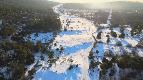 Flight in the snowy tietar valley 스톡 동영상 196288935