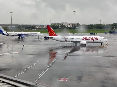Flight stranded during rain and bad weather Stock-Fotos