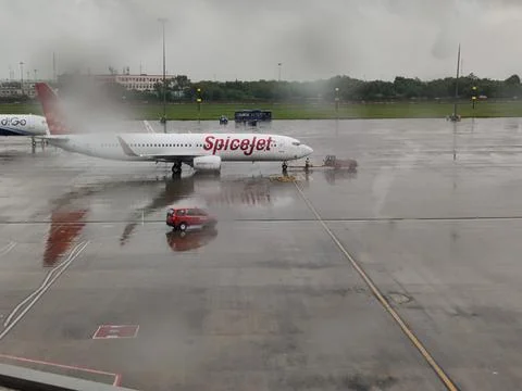 Flight stranded during rain and bad weather Foto stock