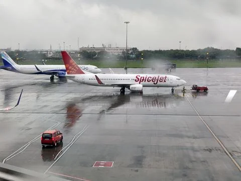 Flight stranded during rain and bad weather Foto stock
