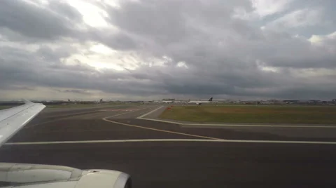 Flight take off time lapse Stockbeeldmateriaal 61156263