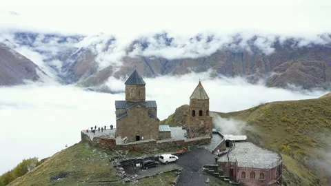 Flight Through The Church In Mountains Stockbeeldmateriaal 164871798