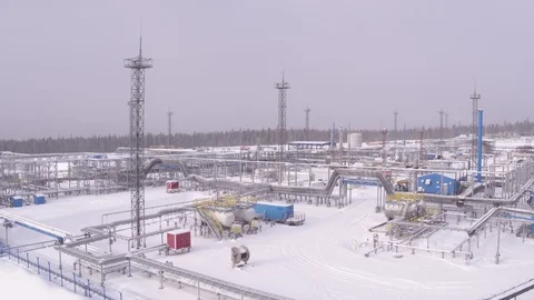 Flight through gas field Видео 123711347