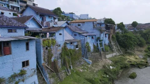 Flight towards the beautiful Blue Rainbow Village houses in Malang East Java Vídeo Stock 295360479