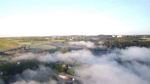 Flight trough fog 스톡 동영상 203650813