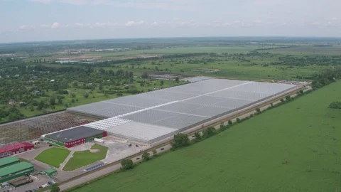 Flight under greenhouse Видео 94724813