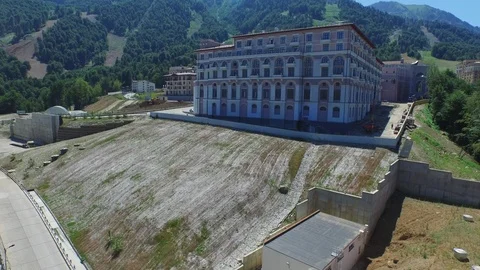 Flight under mountain base Stock-Footage 94724112