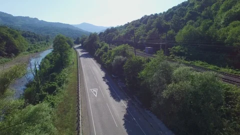 Flight under mountain road 動画素材 94723798