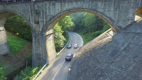 Flight under mountain road Vídeos de archivo 94723949