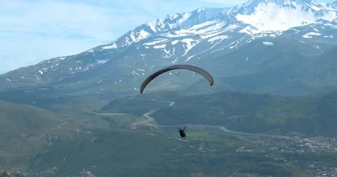 Flights with Paragliding 動画素材 196727178