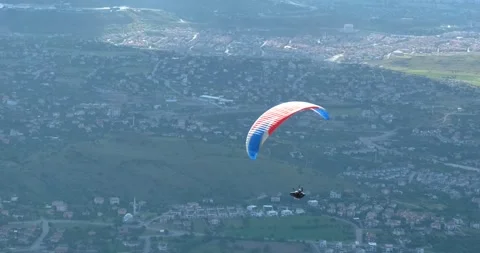 Flights with Paragliding 動画素材 196732598