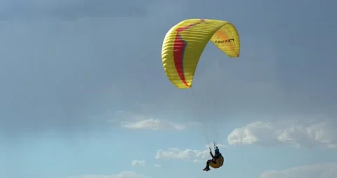 Flights with Paragliding 動画素材 196733683
