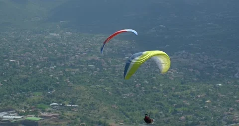 Flights with Paragliding 動画素材 196736157