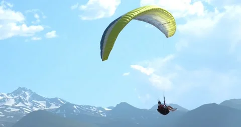 Flights with Paragliding 動画素材 196737148