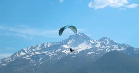 Flights with Paragliding 動画素材 196738021