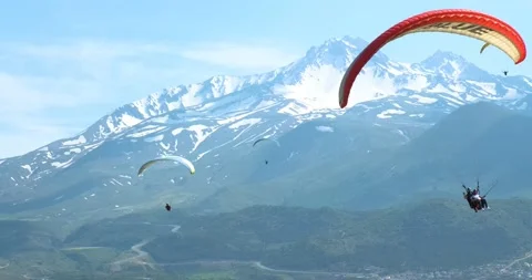 Flights with Paragliding 動画素材 196749670