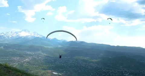 Flights with Paragliding 動画素材 196749917