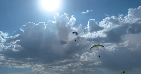 Flights with Paragliding 動画素材 196790792