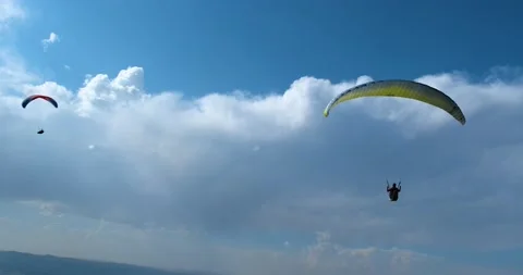 Flights with Paragliding 動画素材 196794111