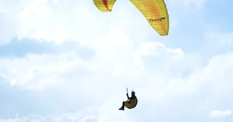 Flights with Paragliding 動画素材 196796597