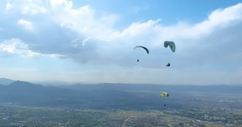 Flights with Paragliding 動画素材 196811687