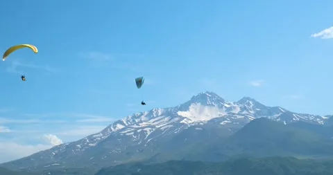 Flights with Paragliding 動画素材 196812003