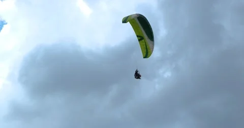 Flights with Paragliding 動画素材 196812520