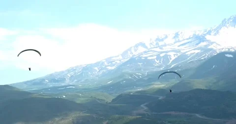 Flights with Paragliding 動画素材 196812817