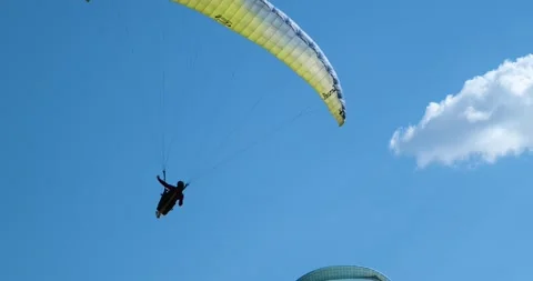 Flights with Paragliding 動画素材 196813282