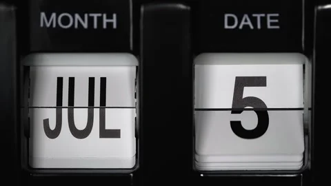 Flip calendar with a date change from fourth of July to fifth of July. close up. Stock Footage 268655829