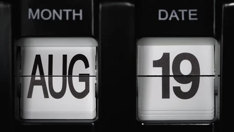 Flip calendar with date change nineteenth August to twentieth August. close up. Stock-Footage 270014183