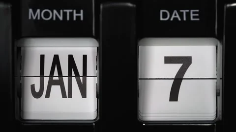 Flip calendar with date change from seventh January to eighth January. close up. Stock-Footage 274041045