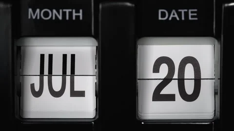 Flip calendar with date change twentieth July to twenty-first of July. close up. Stock Footage 269249014