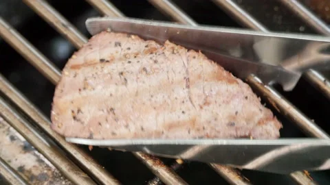 Flipping Beef tournedos on grate Video stock 114183282