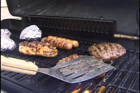 Flipping Burger on Grill 库存影片 297537