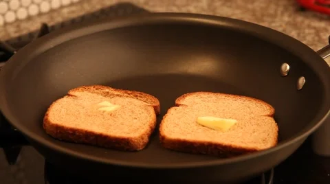 Flipping buttered toast Vidéo 57636126