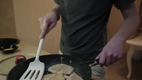 Flipping pork chops with spatula Stockbeeldmateriaal 326173432