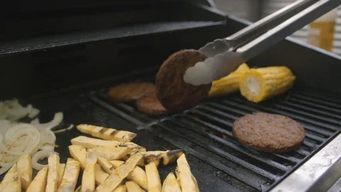 Flipping Vegetarian Patty Stockbeeldmateriaal 129857643