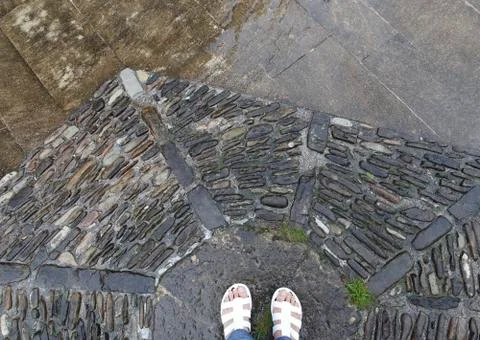 Flips flops on cobblestone II Foto stock