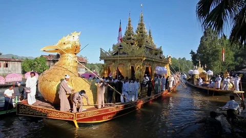 Float carrying Buddha statues during the Phaung Daw Oo festival, Myanmar Stock Footage 123572706