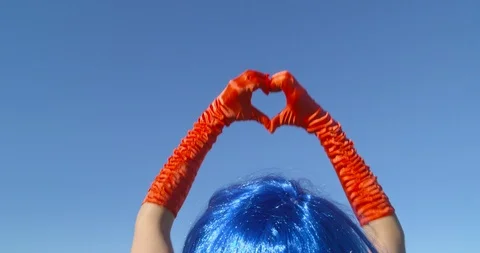 On the float  - forming a heart shape with the hands - celebration concept Vídeos de archivo 103308659