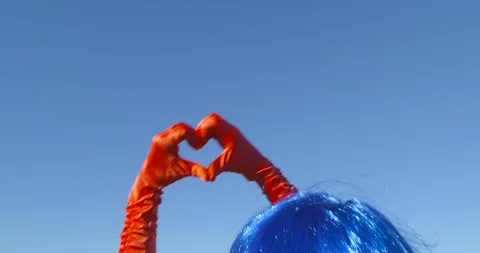 On the float  - forming a heart shape with the hands - celebration concept Vídeo Stock 103308881