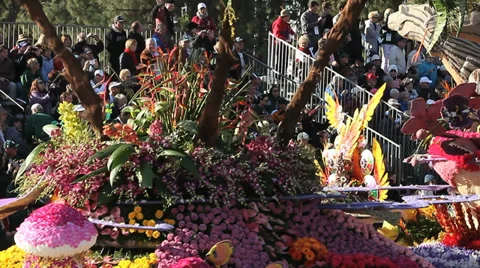 FLOAT IN A PARADE Stock Footage 33847198