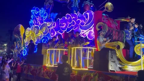 Float in a parade in Mazatlan, Mexico Stock-Footage 332868038