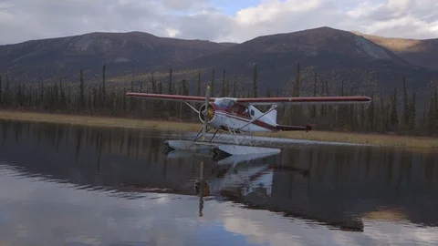 Float Plane in Alaska Gates of the Arctic Alatna River Valley 스톡 동영상 121640255