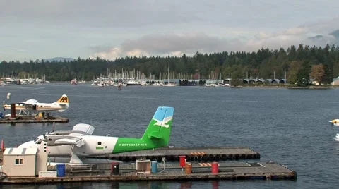 Float plane arriving in harbor Vancouver, british columbia, Canada Stock Footage