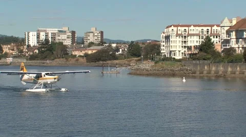 Float plane arriving in harbor Vancouver, british columbia, Canada Stock Footage 947253