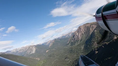 Float Plane Flying Over Remote Mountains In The Wilderness 스톡 동영상 115066293